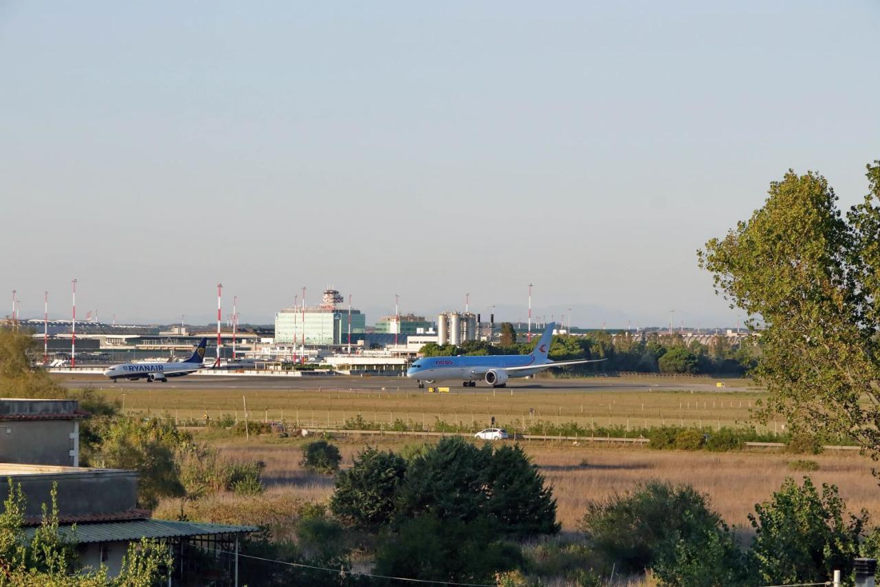 Bilocale Con Vista Sull'Aeroporto - Comodo Per Il Viaggio Fiumicino Exterior foto